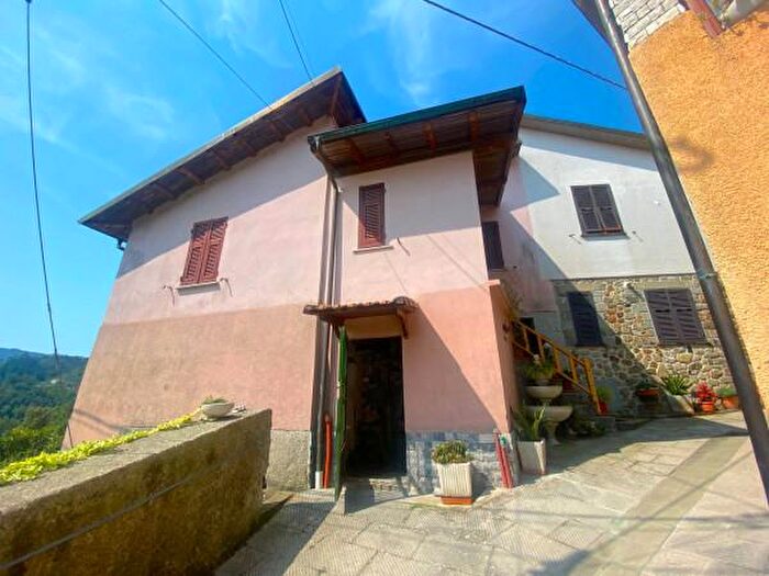 Casa con 5 locali in vendita in Beverino