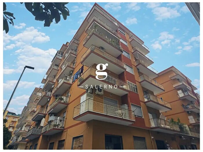 Appartamento quadrilocale in vendita in Via Antonio Barone, Salerno
