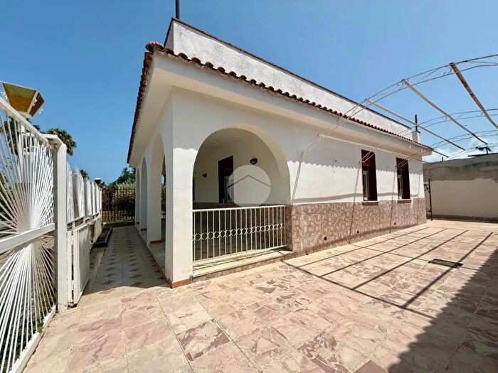 Casa trilocale in vendita in Via Capri, Carini