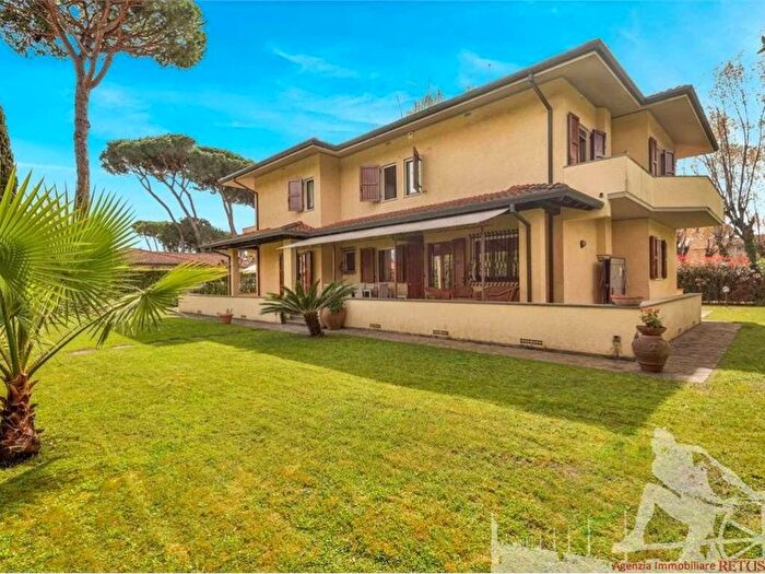 Casa con 6 locali in affitto in Centro, Forte dei Marmi
