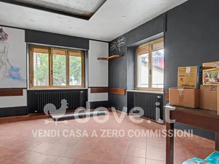 Casa con 6 locali in vendita in Via Centro, Zogno