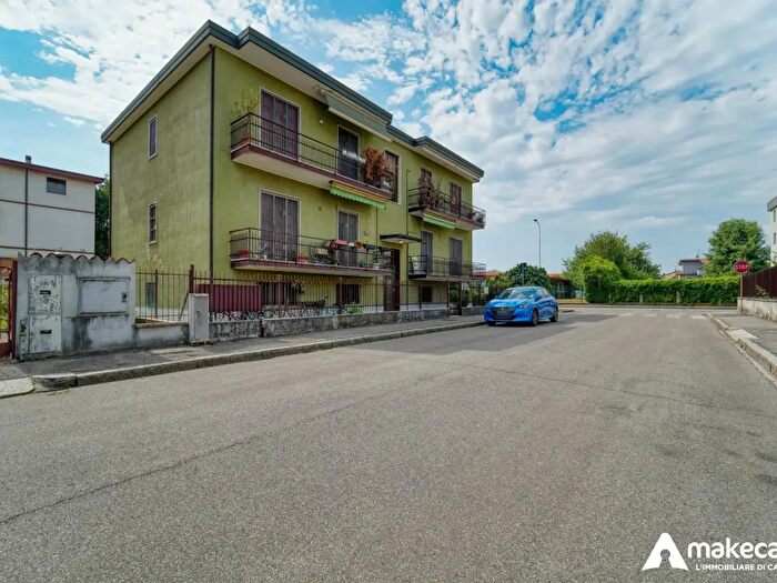 Appartamento trilocale in vendita in Via Fiorenzo Nera, Melzo