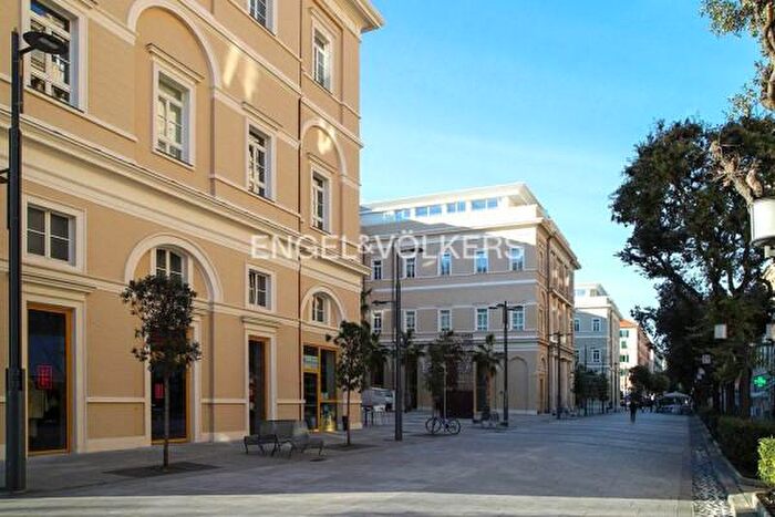 Appartamento con 5 locali in vendita in Corso Italia, Savona