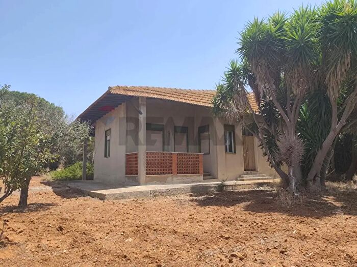 Casa con 7 locali in vendita in Acate
