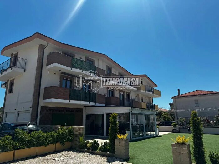 Appartamento quadrilocale in vendita in Via Antonella dAquino, Francavilla Al Mare
