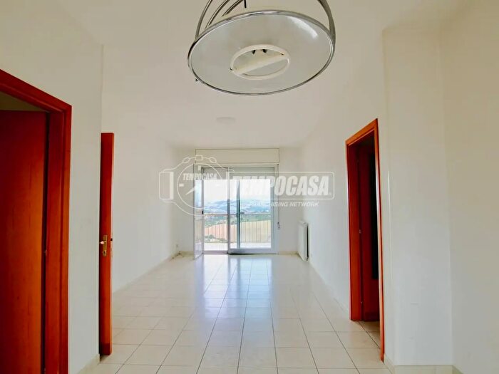 Appartamento trilocale in vendita in Via Gennari, Fermo