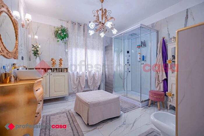 Appartamento trilocale in vendita in Piazza Avis, Pinerolo