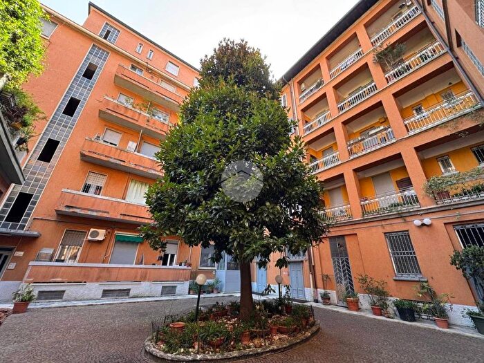 Appartamento trilocale in affitto in Via Carlo Imbonati, Dergano, Milano