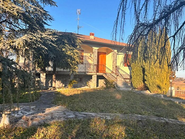 Casa con 5 locali in vendita in FrazPieve, Rovescala