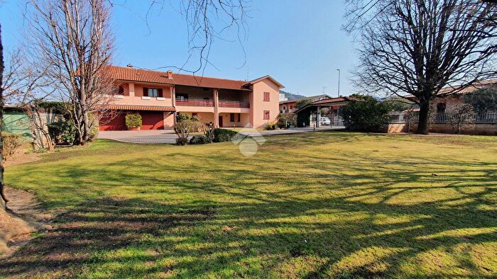 Casa con 10 locali in vendita in Via Ponte Fabbro, Cologne