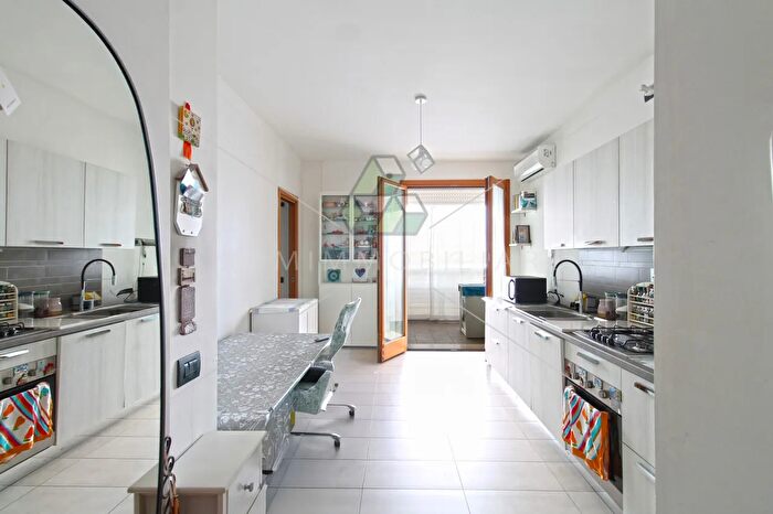 Appartamento bilocale in vendita in Via Luigi De Marchi, Roma