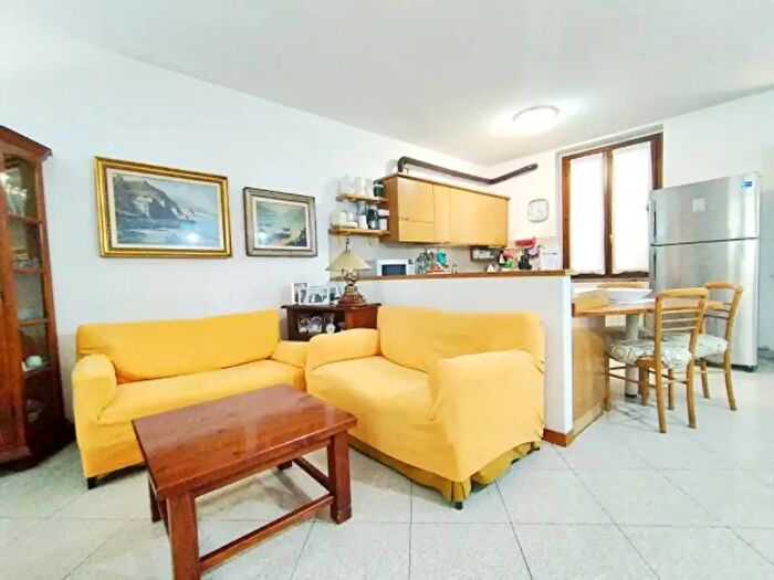 Appartamento trilocale in vendita in Via Porta Ronca, Rho