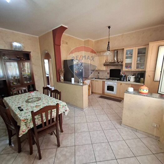 Appartamento quadrilocale in vendita in Via Lazio, Catania