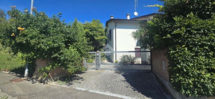 Casa con 5 locali in vendita in Via Verdi, Medesano