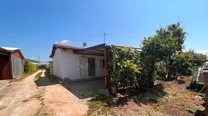 Casa quadrilocale in vendita in Via Forma Sperlonga Mare, Sperlonga