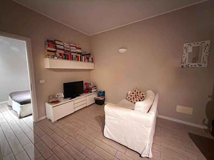 Appartamento bilocale in affitto in Via Volterra, Milano