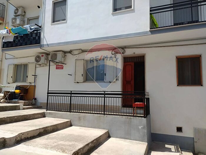 Appartamento con 5 locali in vendita in Via Mario De Filippo, Mattinata