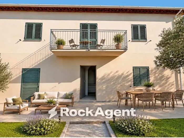 Casa con 6 locali in vendita in Bibbona