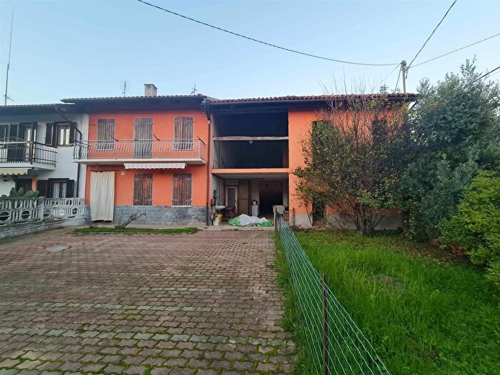 Casa quadrilocale in vendita in Collina S Grato San Grato At Italy, Ferrere