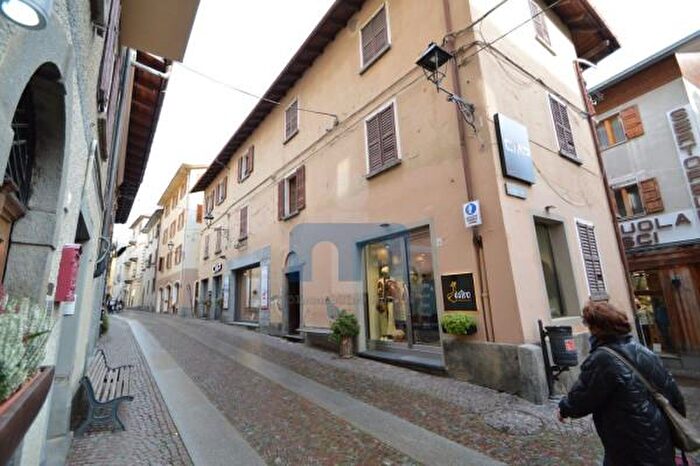 Appartamento trilocale in vendita in Via Roma, Bormio
