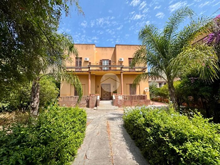 Casa con 7 locali in vendita in CSo Calatafimi, Palermo