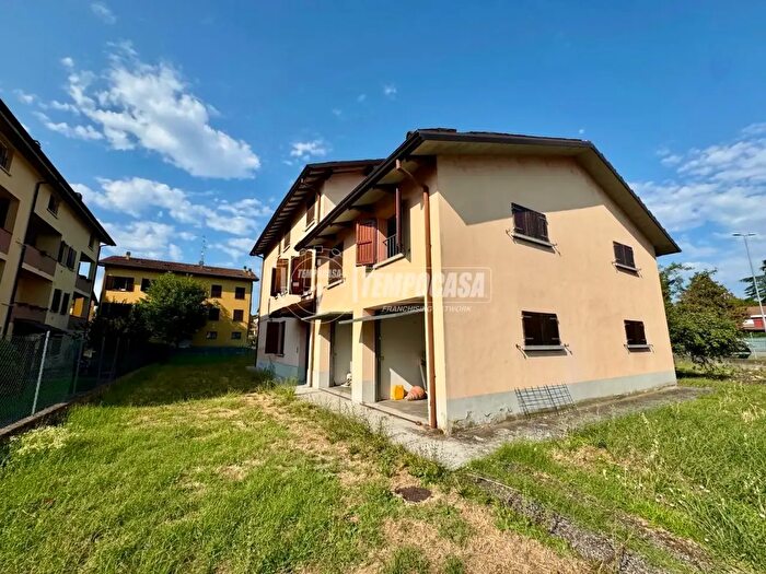 Appartamento con 5 locali in vendita in Via Martiri della Bettola, Reggio nell'Emilia