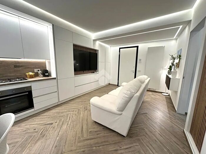 Appartamento trilocale in vendita in Piazza dArmi, Camporosso