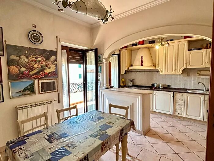 Appartamento con 8 locali in vendita in Via Sabaudia, San Felice Circeo