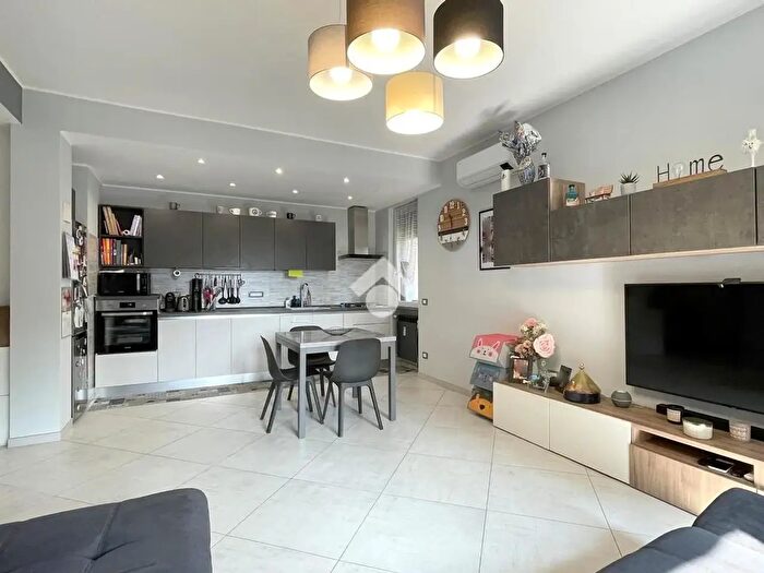 Appartamento trilocale in vendita in Via Giacomo Puccini, Pregnana Milanese