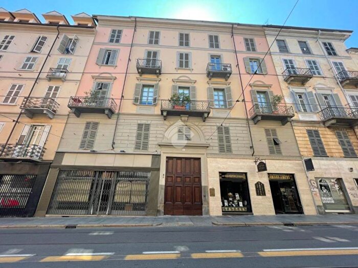 Appartamento bilocale in affitto in Via Accademia Albertina, Via della Rocca, Torino