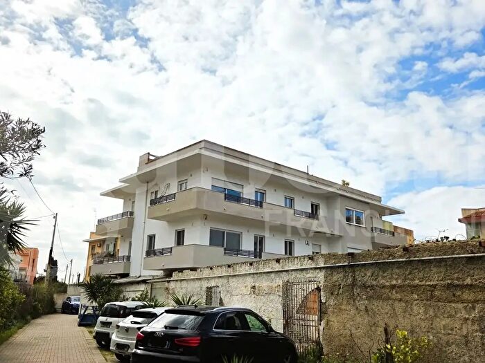 Appartamento trilocale in vendita in Via Lago Grande, Messina