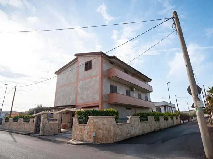 Casa con 8 locali in vendita in Taranto