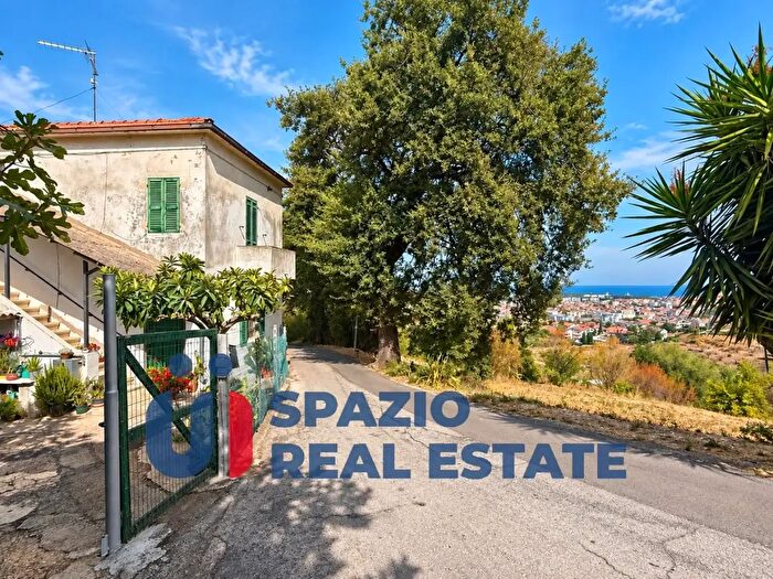 Casa quadrilocale in vendita in Via della Stazione, Montesilvano