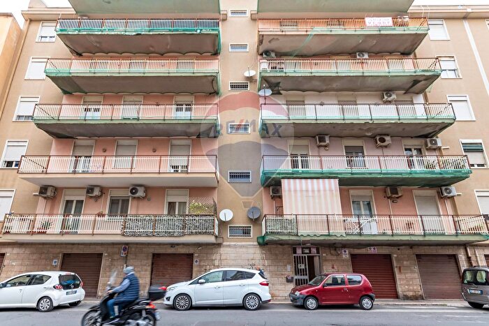 Appartamento con 6 locali in vendita in Via Sofio Ferrero, Siracusa