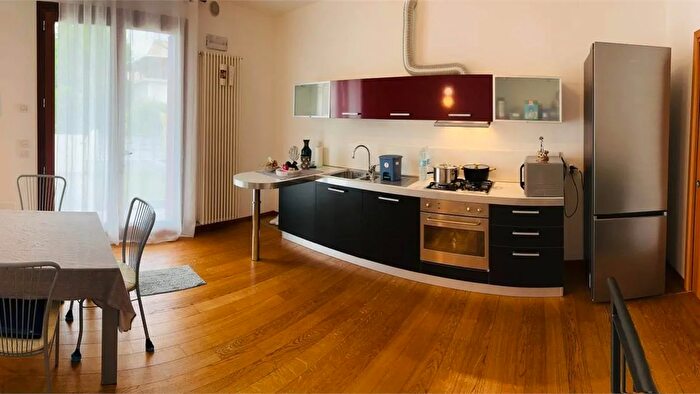 Appartamento trilocale in vendita in Caerano di San Marco Via Lepanto, Montebelluna