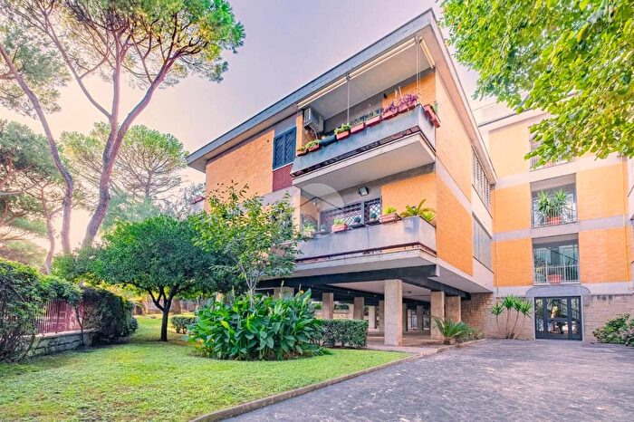 Appartamento quadrilocale in vendita in Via della Sierra Nevada, Roma