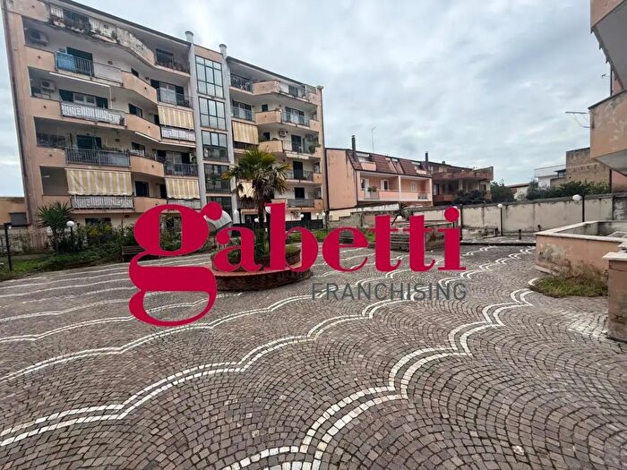 Appartamento con 5 locali in vendita in Via Campania, Caserta