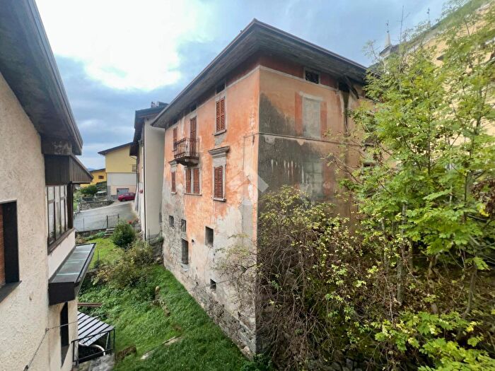 Casa con 16 locali in vendita in Via Gandoni, Incudine