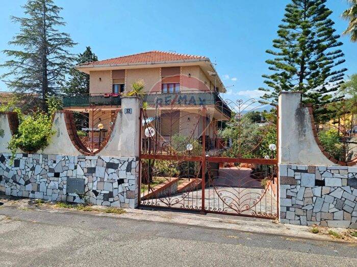 Appartamento con 5 locali in vendita in Via San Gaetano, Mascalucia