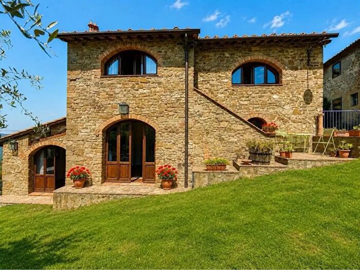 Casa con 10 locali in vendita in Greve In Chianti