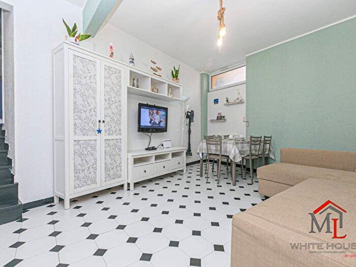Appartamento trilocale in affitto in Vico Stefano Patrone, Vesima Crevari, Genova