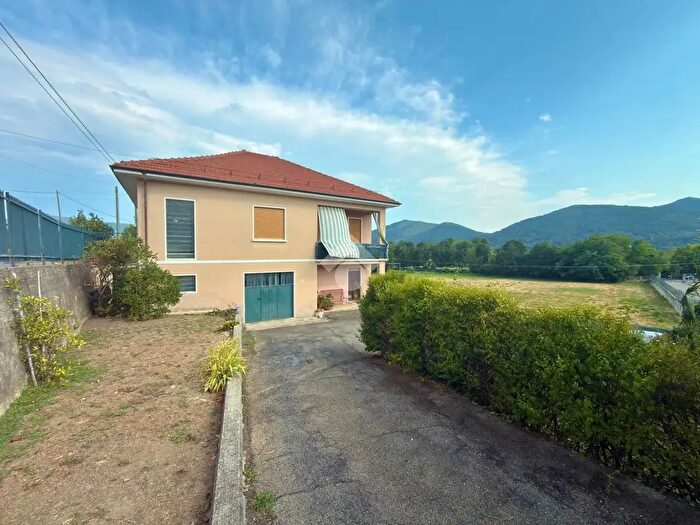 Casa con 6 locali in vendita in Via Villa, Giaveno