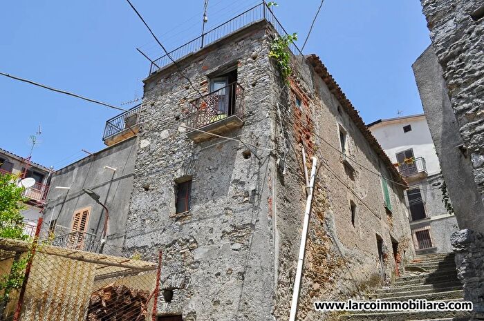 Appartamento con 5 locali in vendita in Santa Domenica Talao