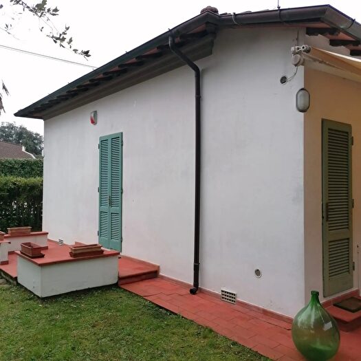 Casa trilocale in affitto in Pietrasanta
