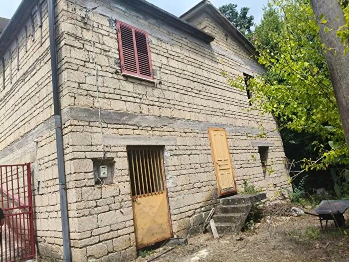 Casa con 6 locali in vendita in Masseria Pezze Cavone, Teano