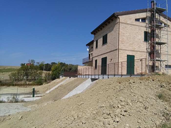 Casa con 10 locali in vendita in Via Barcaglione, Ancona