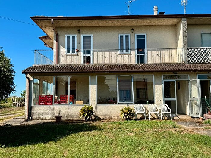 Casa quadrilocale in vendita in Via Perarolo Snc, Merlara