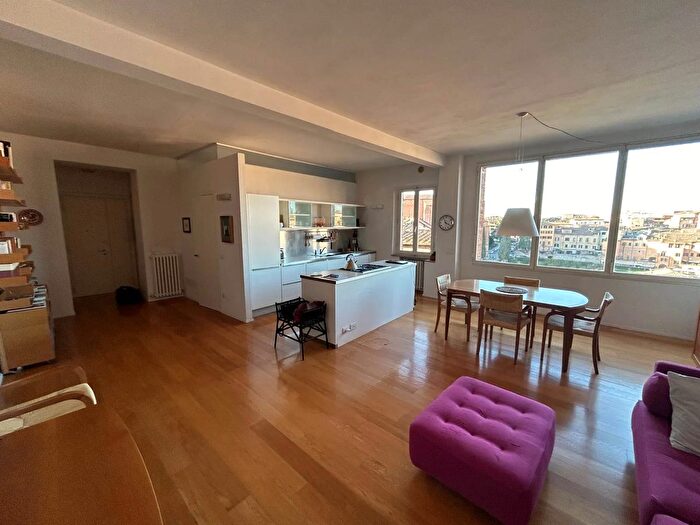 Appartamento con 7 locali in vendita in Siena