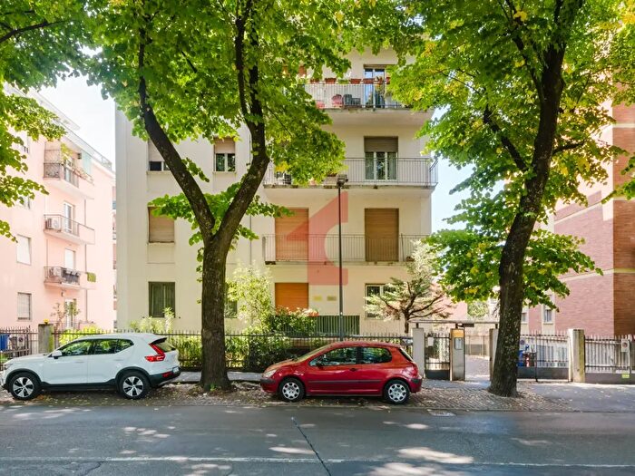 Appartamento trilocale in vendita in Via Pomponio Torelli, Parma