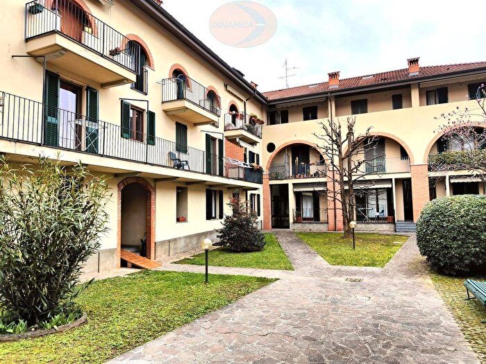 Appartamento bilocale in affitto in Via Alfieri Vittorio, Centro, Besana in Brianza